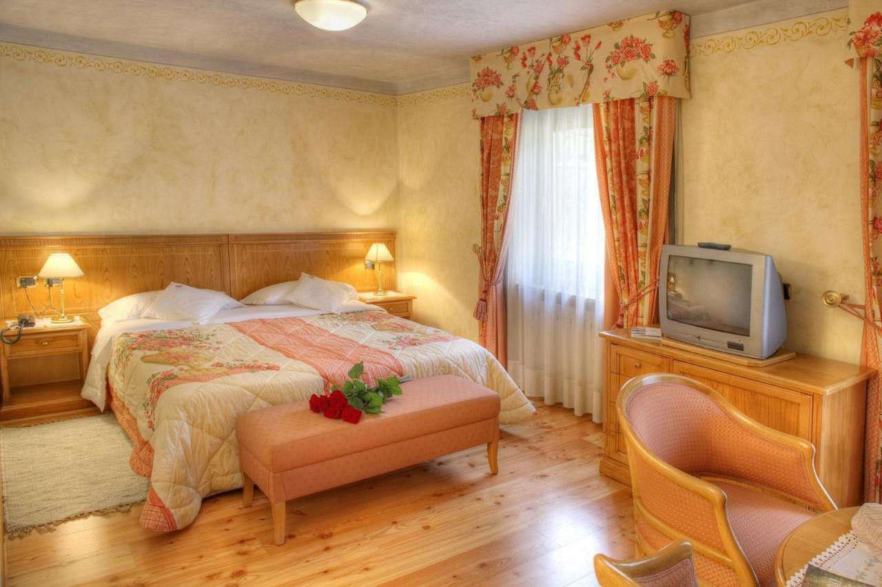 Hotel Ladinia Dolomites View Pozza di Fassa Buitenkant foto