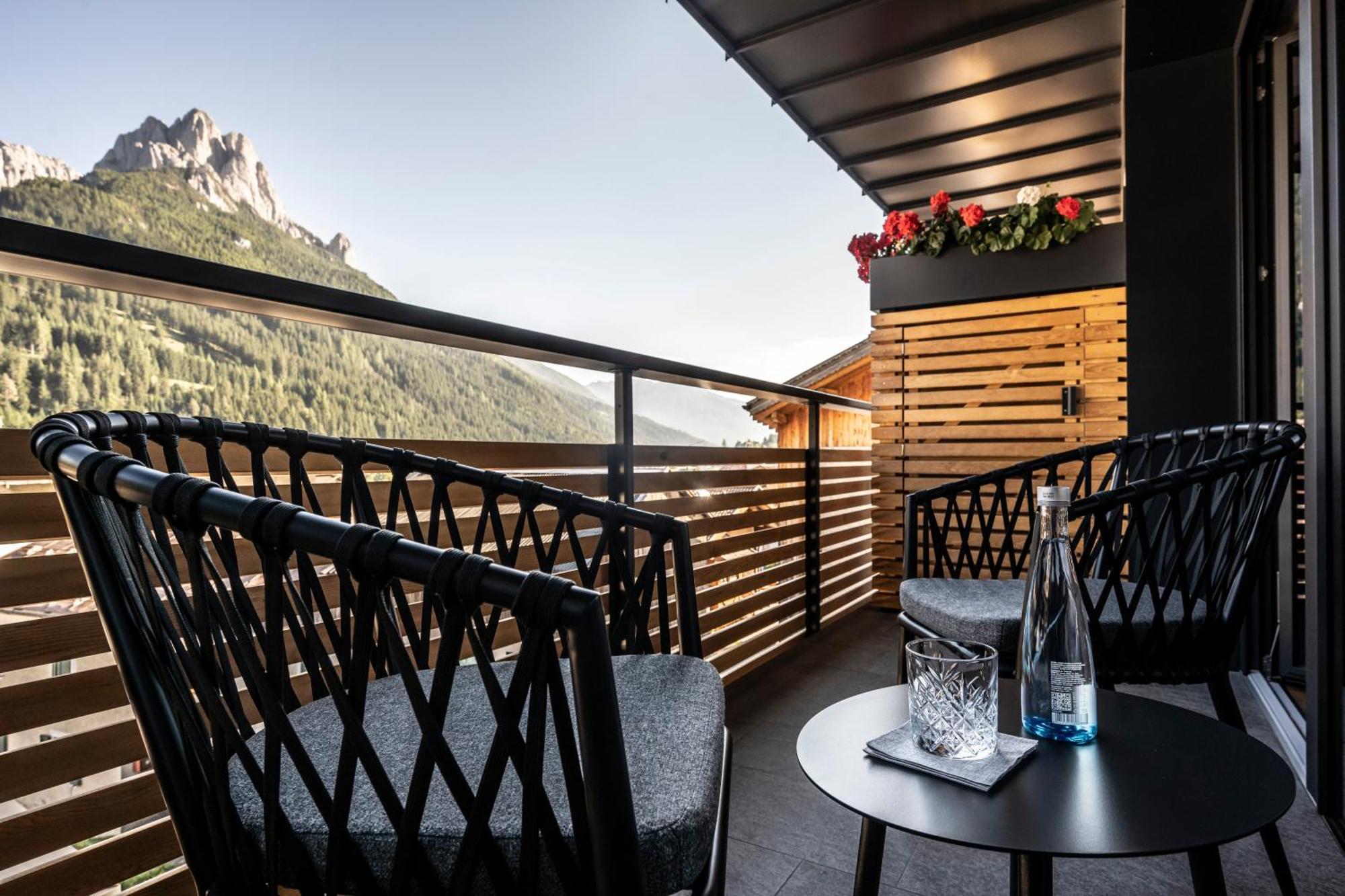 Hotel Ladinia Dolomites View Pozza di Fassa Buitenkant foto
